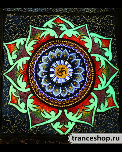 Mandala Embroideed bag, glow in UV