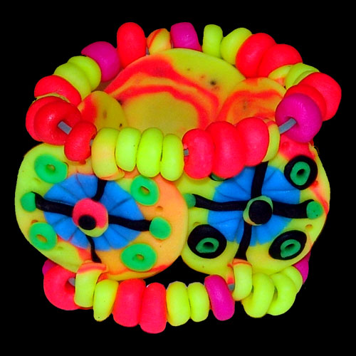 77 Bracelet, glow in UV