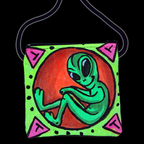 103 Bag with drawing, glow in UV